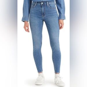 Levi’s Women’s Excellent Condition Jeans. 720 High Rise Super Skinny. Size 28